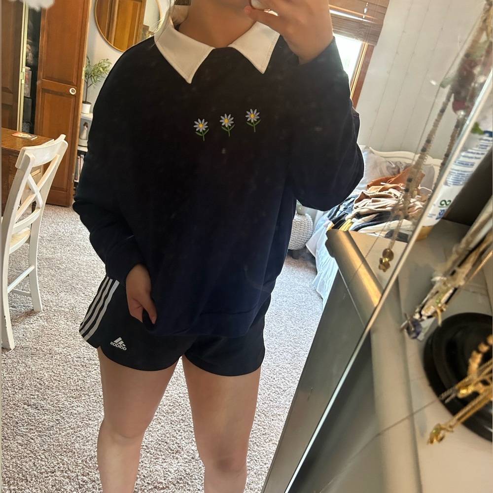 Navy blue, 3 small flowers, printed crewneck with built in white collar - ROMWE